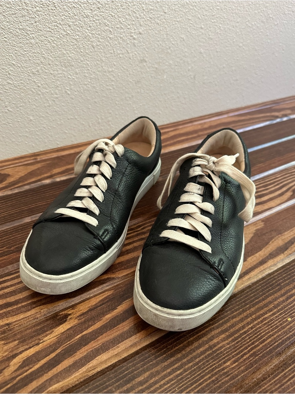 Frye Woman’s Black Leather Low-Top Sneakers with Cream Laces